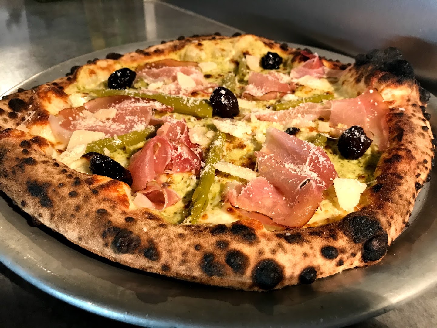 La pizza du plateau Chez Peppino · Photos 2